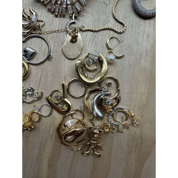 Box Of Nordstrom Jewelry Misc Pieces No Matches Gold Silver - Picture 3 of 5